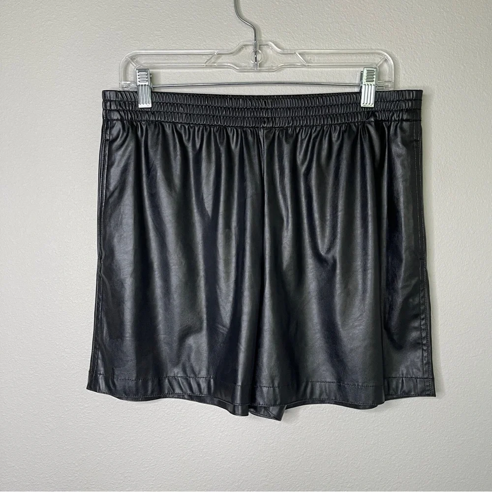 Theory Mercer Faux Leather High Rise Pull-On Shorts | Black | Size L